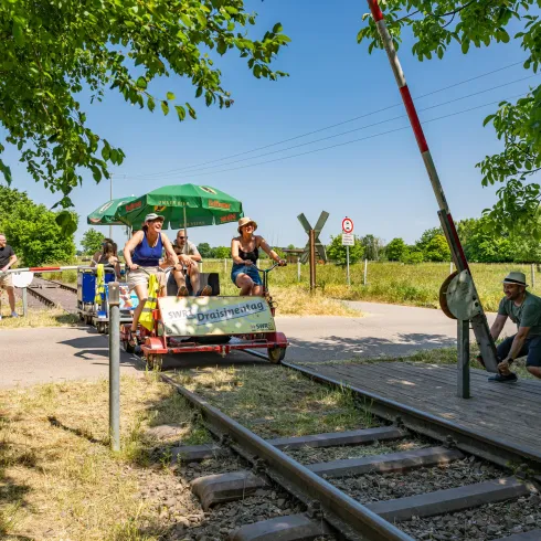 Draisinenbahn Schrankenöffnen