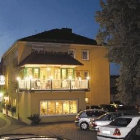 Hausansicht bei Nacht