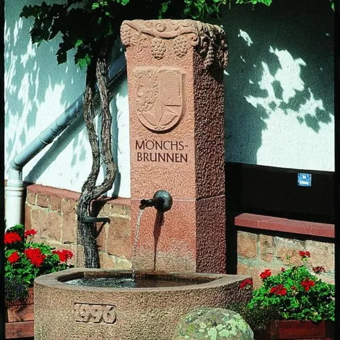 Mönchsbrunnen (© Archiv Verein SÜW Annweiler e.V.) Mönchsbrunnen (© Archiv Verein SÜW Annweiler e.V.)