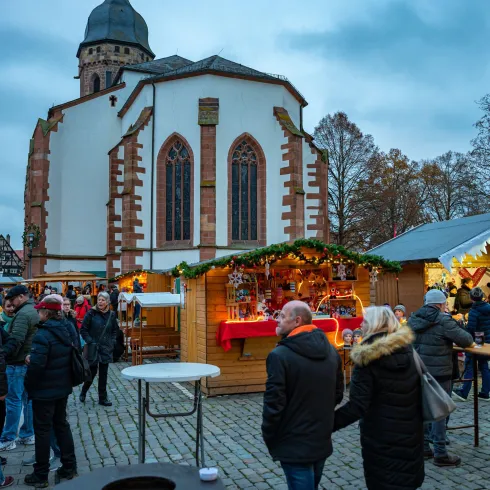 Christkindelmarkt Kandel, Marktplatz (© CC BY Pfalz.Touristik e.V.,Heimatlichter GmbH) Christkindelmarkt Kandel, Marktplatz (© CC BY Pfalz.Touristik e.V.,Heimatlichter GmbH)