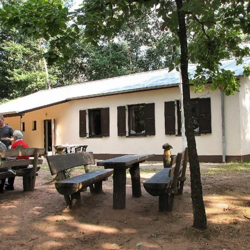 Waldhaus Pfälzerwald-Verein Otterbach (© Tourist-Info Otterbach-Otterberg) Waldhaus Pfälzerwald-Verein Otterbach (© Tourist-Info Otterbach-Otterberg)