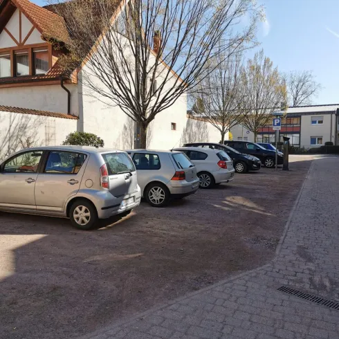 Parkplatz Weinstraße Süd (© Büro für Tourismus Maikammer) Parkplatz Weinstraße Süd (© Büro für Tourismus Maikammer)