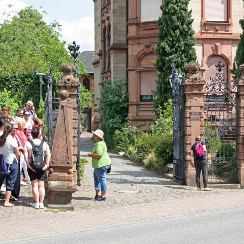 Vor der Villa Ullrich Vor der Villa Ullrich