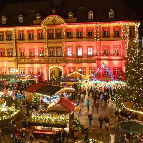 Blick auf den Weihnachtsmarkt der Kunigunde