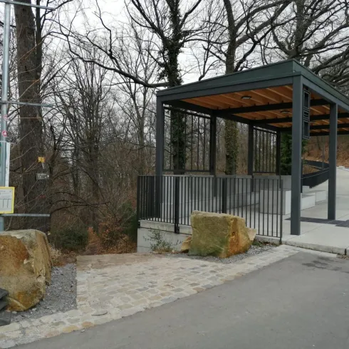 Bushaltestelle Schloss (© TKS GmbH)