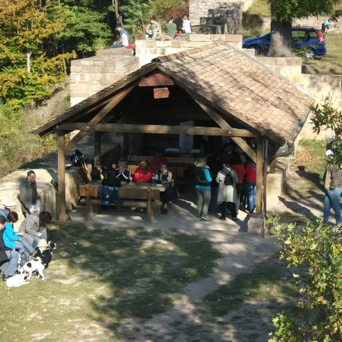 Burschänke Burgruine Wolfsburg (© Wolfsburgverein Neustadt e.Vl)