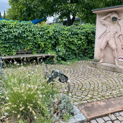 Harlekin mit Hund Bornheim (1)