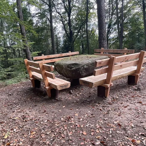 Rastplatz Runder Tisch - Neue Bänke
