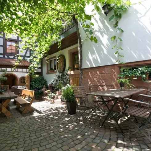 Weingut und Weinstube Leonhard (© Fam Leonhard) Weingut und Weinstube Leonhard (© Fam Leonhard)