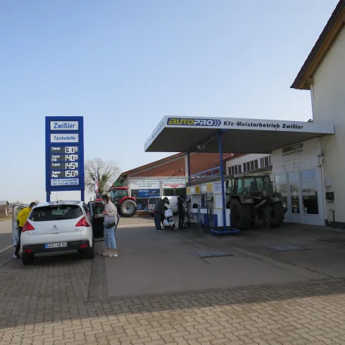 Tankstelle & Landmaschinen Zwißler