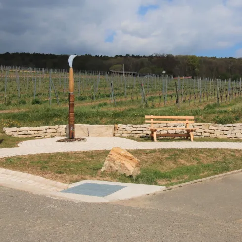 Sesel (© 1. Weinlehrpfad e.V. / Faber) Sesel (© 1. Weinlehrpfad e.V. / Faber)