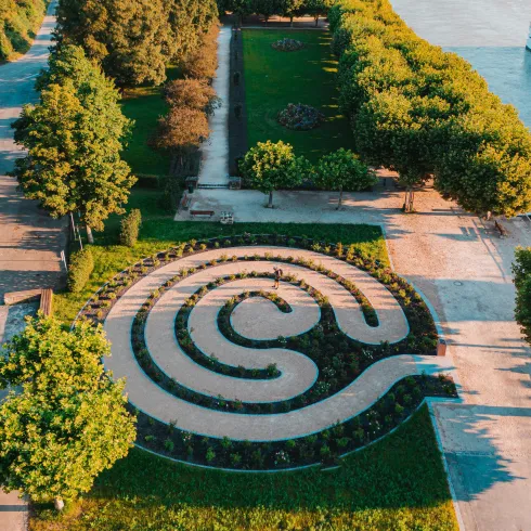 Kriemhilds Rosengarten Rheinpromenade (© Paul Michael)