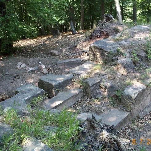Burg Perlenburg Bann 1 (© VG Landstuhl)