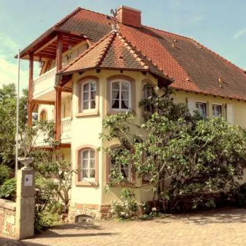 haus_minges2 (© Gästehaus Minges, Kirrweiler) haus_minges2 (© Gästehaus Minges, Kirrweiler)
