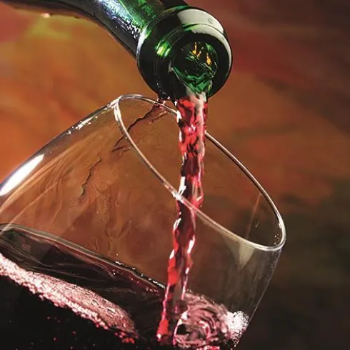 6_TAFEL__Wein-ins-Glas (© Rolf Metzger, Werbeagentur Pluskat GmbH)