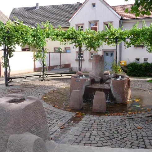 Freiheitsbrunnen Sommer
