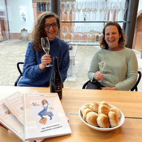 Dampfnudel Kochkurs mit Yvonne Graf Wilhelmshof Dampfnudel Kochkurs mit Yvonne Graf Wilhelmshof