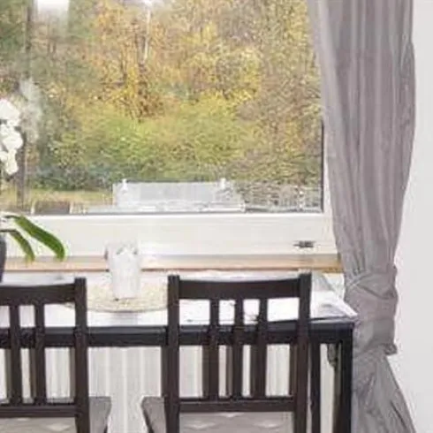 Blick durchs Fenster (© Foto: Robin Bühler) Blick durchs Fenster (© Foto: Robin Bühler)