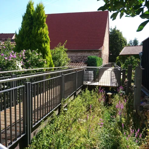 Brücken führen in Böchingen über den Hainbach