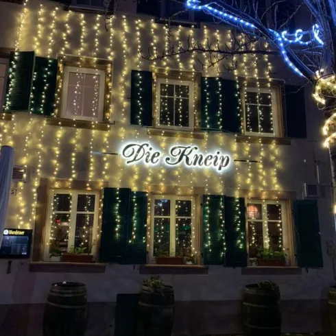 Die Kneip Außenansicht (© Die Kneip landau) Die Kneip Außenansicht (© Die Kneip landau)