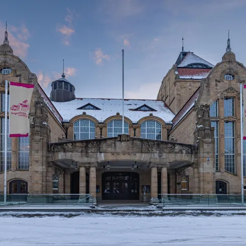 Jugendstil-Festhalle im Winter