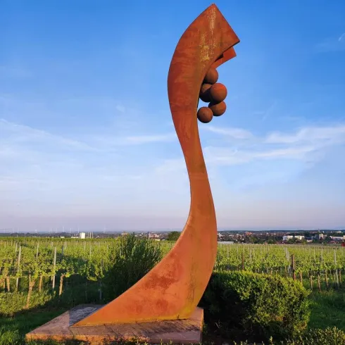 Das Wahrzeichen - Weinerlebnispfad Nußdorf