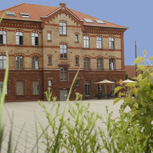 Außenansicht (© Hotelwerkstatt GbR -Erste Hotelwerkstatt Betriebs) Außenansicht (© Hotelwerkstatt GbR -Erste Hotelwerkstatt Betriebs)