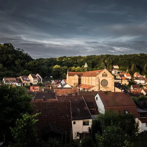Otterberg mit der Abteikirche (© Timo Volz)