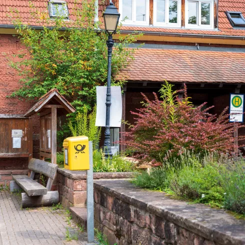 Bushaltestelle Oberschlettenbach (© Tourismusverein SÜW Bad Bergzabern e.V.)