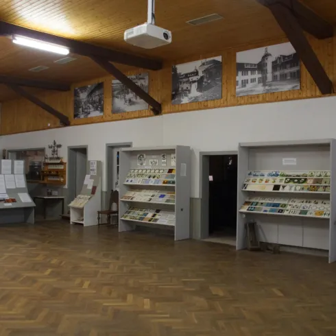 Blick auf die Jugendstilfliesensammlung (© Heimatmuseum Offstein Fotograf Rolf Hoffmann)