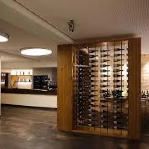 Vinothek innen (© Weingut Schick) Vinothek innen (© Weingut Schick)