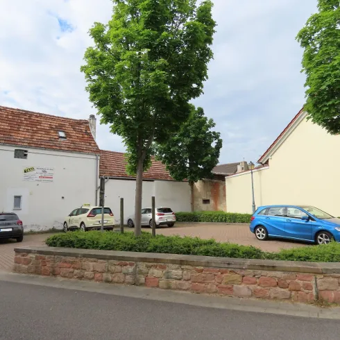 Parkplatz Eichgasse Bild 1 (© Urlaubsregion Freinsheim) Parkplatz Eichgasse Bild 1 (© Urlaubsregion Freinsheim)