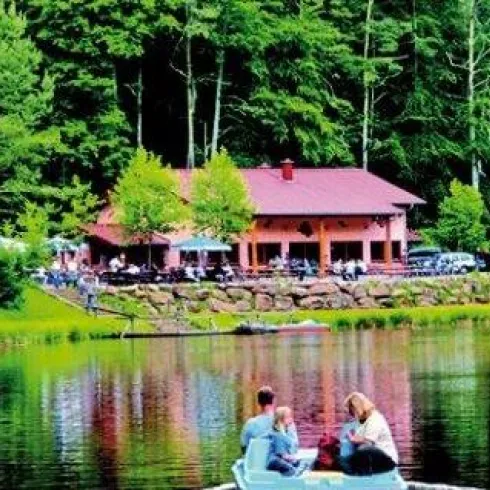 Paddelweiher mit Hütte