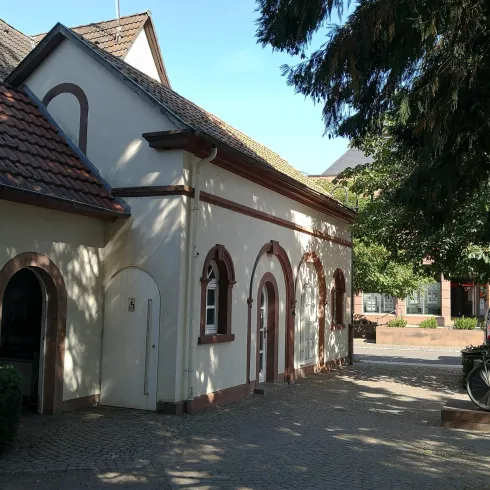 WC am Dorfbrunnen 2 (© Verein Südliche Weinstrasse Herxheim e.V.)