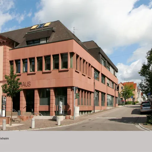 Rathaus Herxheim 2 (© Verein Südliche Weinstrasse Herxheim e.V.) Rathaus Herxheim 2 (© Verein Südliche Weinstrasse Herxheim e.V.)