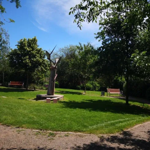 Park Haus der Begegnung Sitzbänke