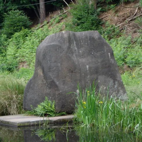 Ruhiger Stein (© Skulpturen Rheinland-Pfalz e.V.)