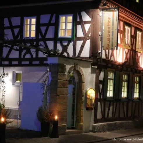 Außenansicht bei Nacht Außenansicht bei Nacht