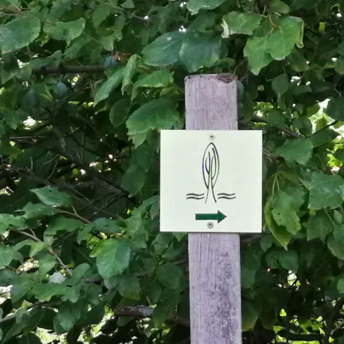 Markierung des Kaiserbachlehrpfads Markierung des Kaiserbachlehrpfads