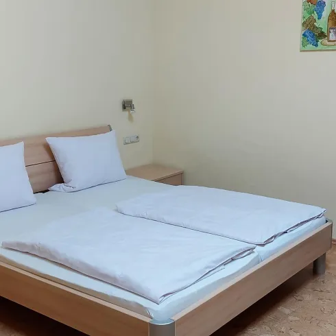 Gästezimmer im Weingut Schüttler (© Weingut und Hofladen Schüttler) Gästezimmer im Weingut Schüttler (© Weingut und Hofladen Schüttler)