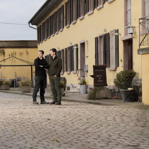 Wein & Sekt Wiesenmühle Hofansicht (© André Kunz)